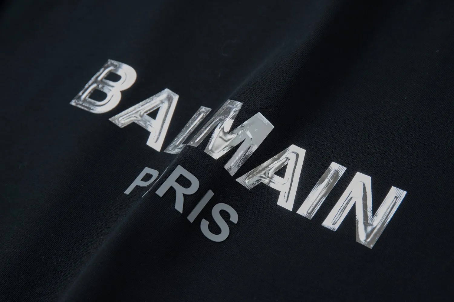 High Quality BALM 🆕Classic logo letter pattern short sleeves, official website synchronization, pure cotton fabric at the counter! Comfortable against the skin, durable and easy to wear, Classic simple logo design, meticulous original craftsmanship, customized G dyed fabrics in the same vat, very comfortable to the touch, latest brick cabinet synchronization, OS off-shoulder style, fashionable and individual, super Versatile, a good-looking one, very suitable for both men and women, a must-have style, tag, collar label, washed wheat, complete with three labels, Black.White 2️⃣ color S M L XL